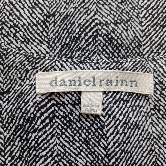 Daniel Rainn V-neck ¾ Sleeve Printed Blouse - Picture 6 of 15